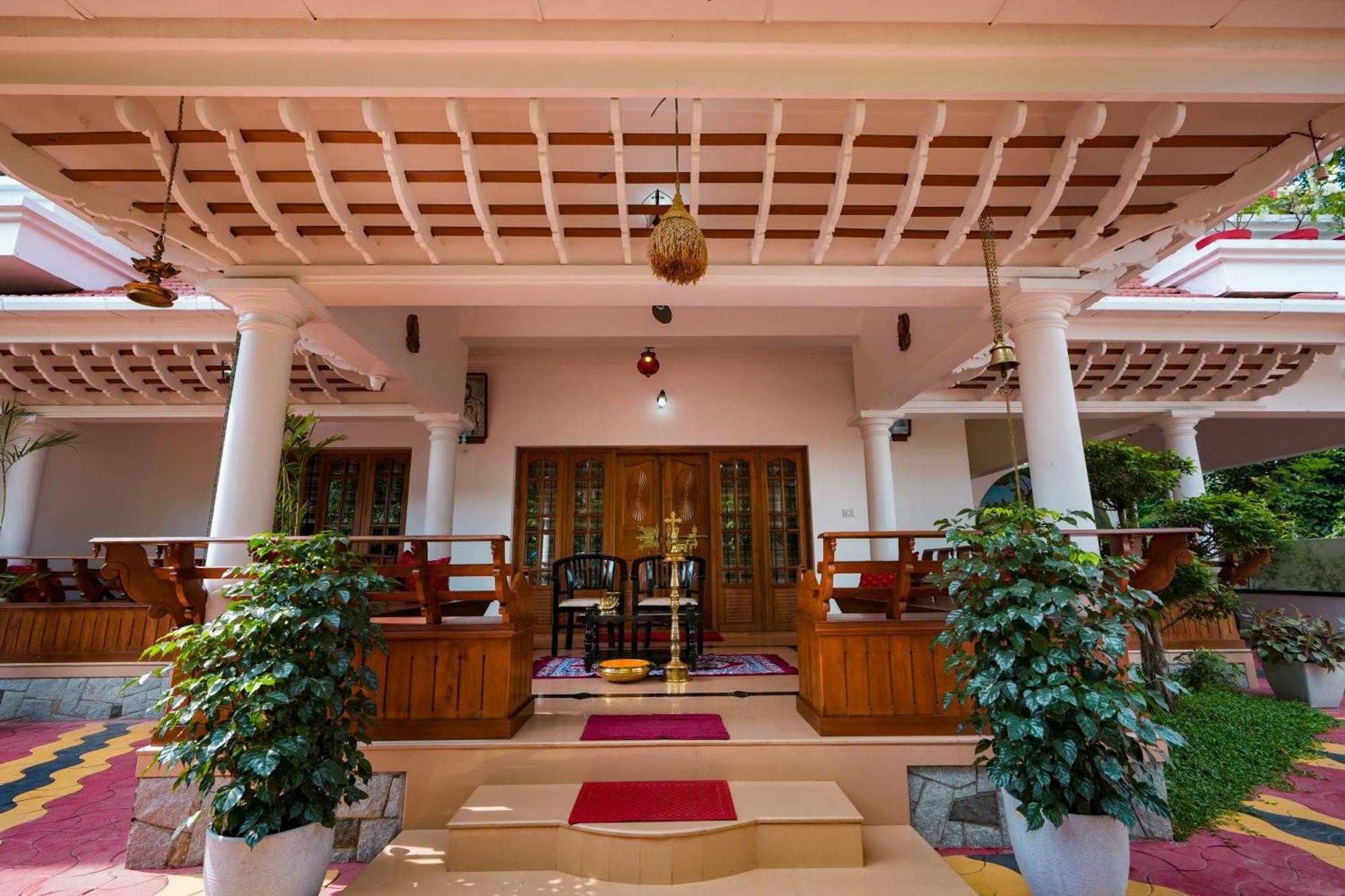 Parudeesa - Heavenly- Luxurious Palace Look-Near Cbd - Kerala - India With Breakfast Kāladi Exterior foto